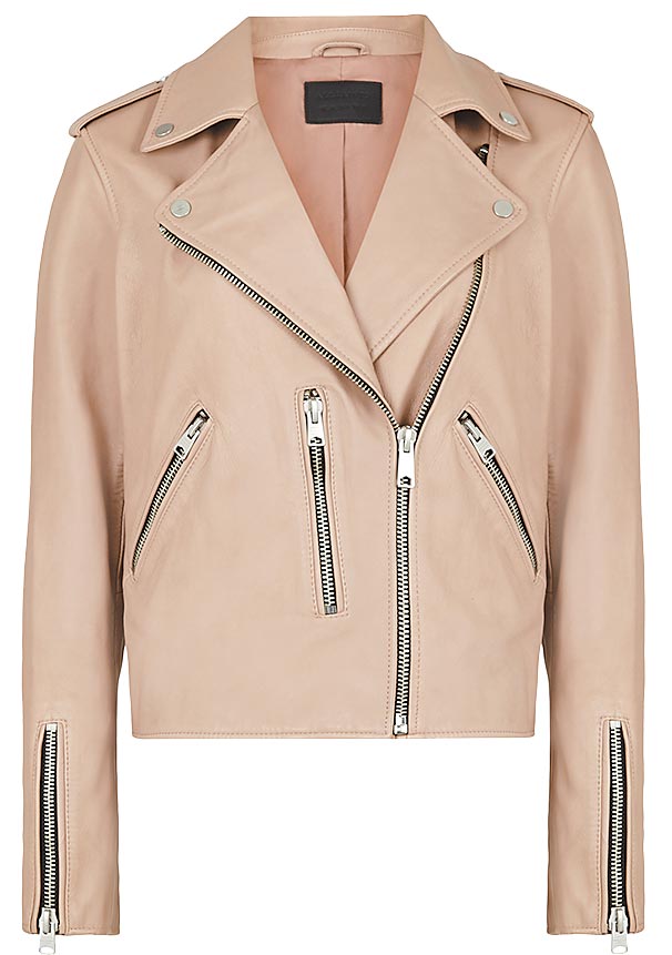 AllSaints Fern粉肤色简约骑士皮夹克，内里即採再生面料，1万9700元。（AllSaints提供）