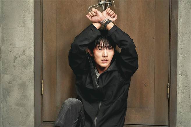 李準基在拍攝現場永遠充滿能量。（八大提供）