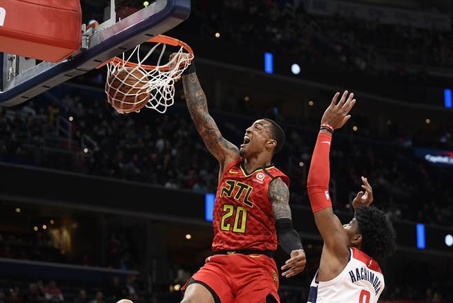 老鹰前锋柯林斯想拿顶薪续约，本季表现必须更亮眼一点。(美联社)