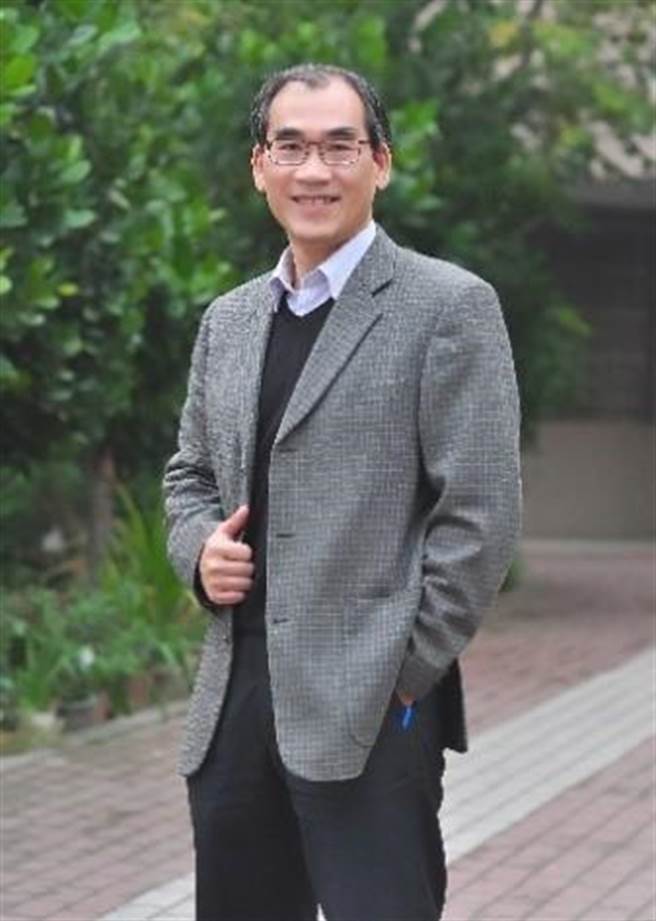 彰化市中山国小校长王春堎说，藉着一个名字，可以走进一个孩子的世界。（教育部提供／林志成台北传真）