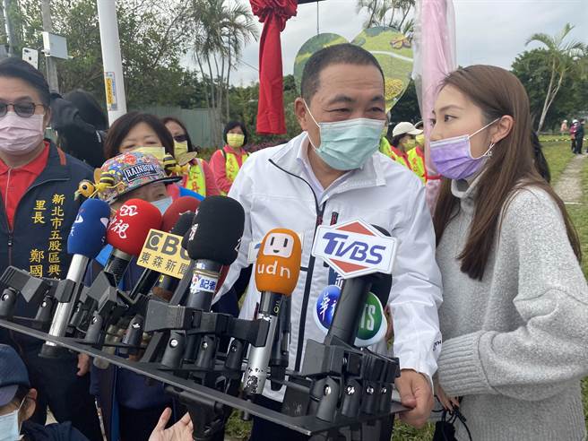 行政院長蘇貞昌指食安要全國一致，千萬不要各自為政；新北市長侯友宜回應，萊豬一定要標示清楚，政府有責任開放，更有責任誠信諾言，讓民眾一目了然。（戴上容攝）