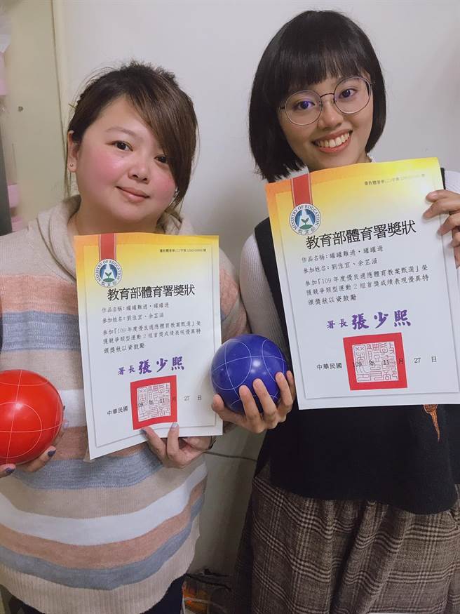 基隆市安乐高中特教老师刘佳宜、余芷涵设计「罐罐难过，罐罐过」教案，获「109年度优良适应体育教案甄选」特优。（基隆市政府提供／陈彩玲基隆传真）