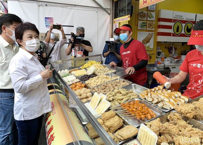 市府以整齐、清洁、明亮的环境，在「经济部优良市集及乐活名摊评核」中摘星3891颗，蝉联全国第一。（陈世宗摄）