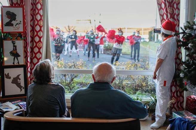 耶诞节后疫情恐飙升 法不排除第3波全国封锁。(图/路透)