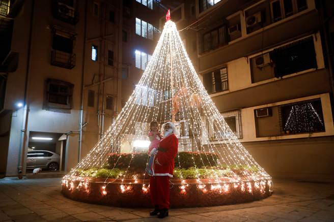 平安夜喜收神秘耶诞大礼 加拿大居民：哭了一早上。(图/路透)