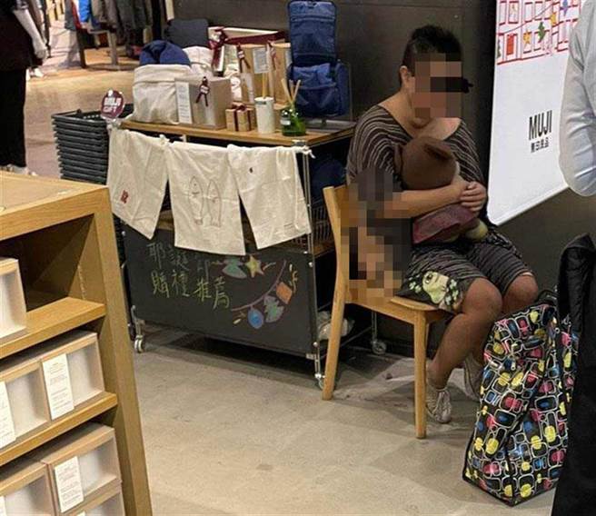 陈女在百货公司行窃遭逮时，身着破烂衣不蔽体，连服务人员也觉得害羞。（读者提供／程炳璋台南传真）