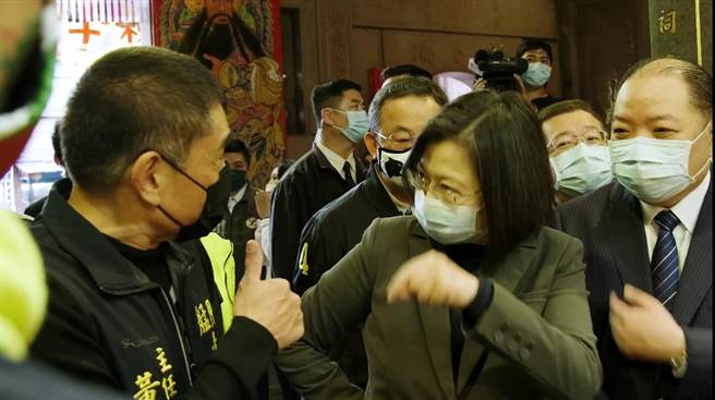 为展现对传统宗教的重视，蔡英文总统今天在官方YouTube频道推出最新系列「有英斗阵」首支影片。（截取自「有英斗阵」影片）