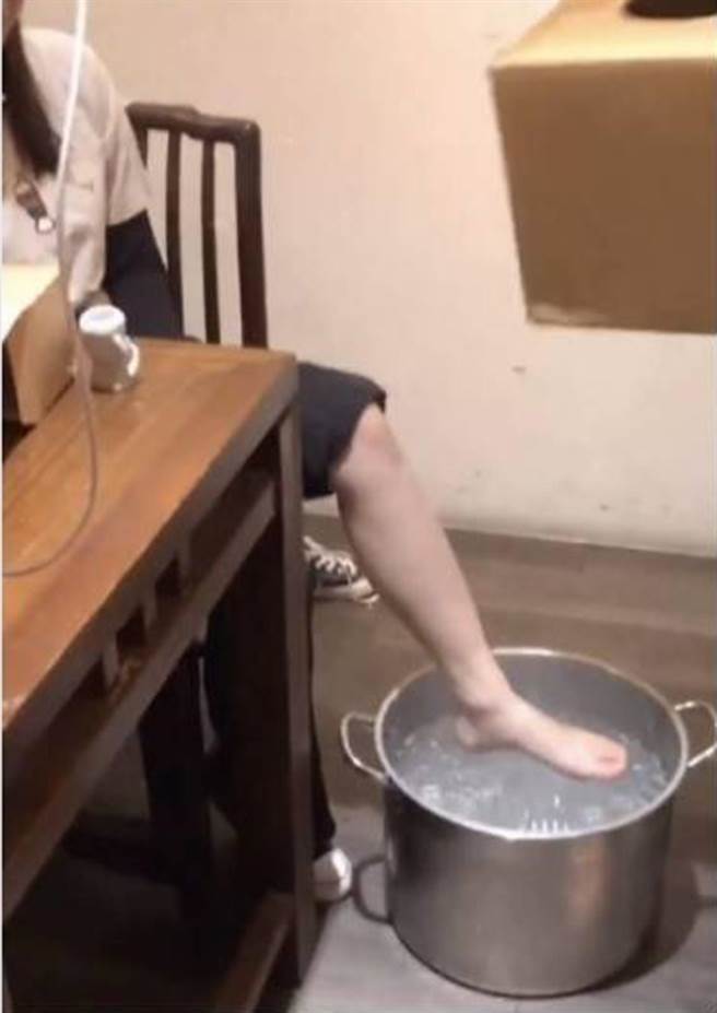 春水堂解释是分店员工自行挪用当天烧坏要报废的汤锅，已惩处该名员工，并丢弃汤锅外，并向社会大眾造成观感不适道歉。（翻摄FB／靠北春水堂2.0）