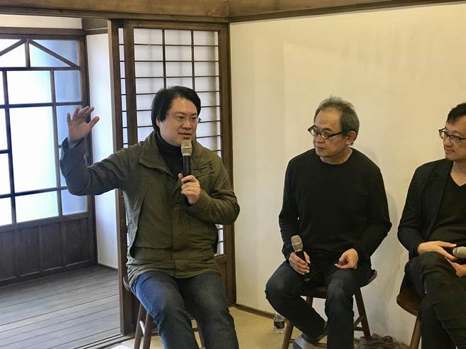 市长林右昌说，这几年推动基隆「港、城、丘」再造行动，希望藉由这套书册，让更多台湾民眾重新认识基隆这个城市。（陈彩玲摄）