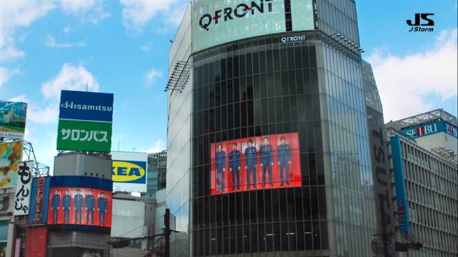 近日与他们合作过的13间企业，联手合作把岚歷年广告片段串在一起，被网友疯传并直呼「太感人了」。(图/ 摘自YouTube)