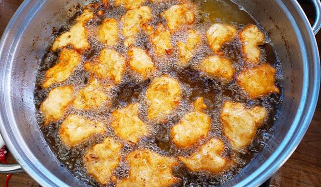 近日黄秋生他们的餐车在南部，他也主动晒出他们制作的美食照和心得，引起粉丝暴动。(图/ 摘自黄秋生脸书)