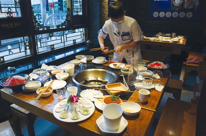 陆火锅商机沸腾图╱中新社