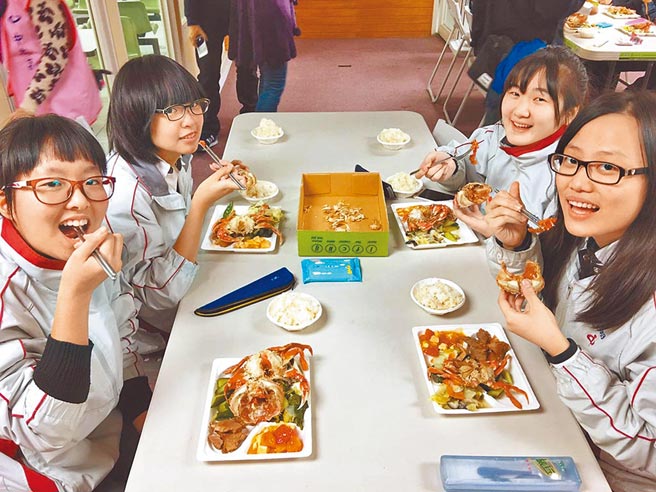 莱猪开放在即，如何避开风险，选用安心的食材是民眾最关切的。（北市教育局提供／游念育台北传真）