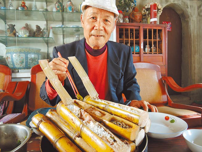 石雕艺术家陈明卿返乡种植甘蔗，研发出全台独一无二「蔗桶饭」。（张毓翎摄）