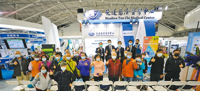 台湾医疗科技展健康讲座，由医生刘冠麟分享退化性关节炎新疗法。（花莲慈济医院提供／张薷台北传真）