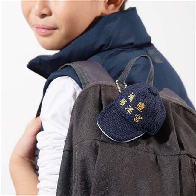 顺泽宫冠军神帽推出缩小版悠游卡。(悠游卡公司提供)