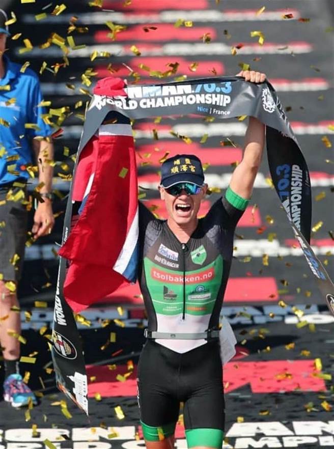 法国尼斯勇夺世界三铁冠军的挪威籍选手艾登，头上戴的就是顺泽宫帽。（摘自IG）
