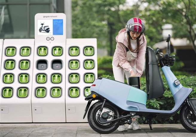 一名女网友日前将Gogoro骑到没电，不料去加油站换电时发现意外惊喜，让她瞬间看傻。示意图与当事人无关。(本报资料照)