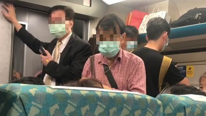一名男子上了高铁后，就不断地找博爱座，甚至对着其他乘客辱骂「不要脸、不知羞耻」等难听字眼。（图／翻摄自YouTube）