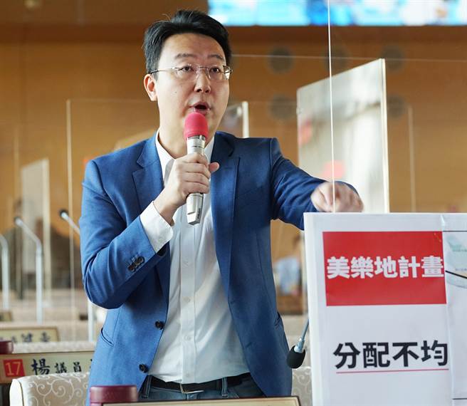 台中市議會民進黨團總召陳世凱認為，盧市長任期已過半，但仍有相當大的進步空間，請盧市長不要自我感覺良好。（陳世宗攝）