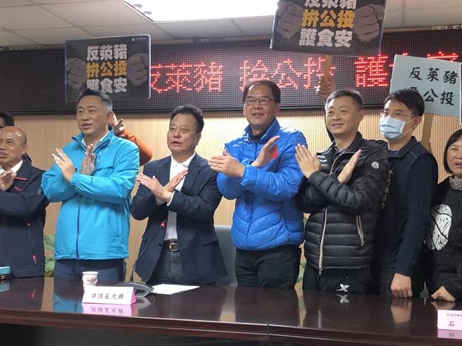 美豬將於明年元旦大舉攻台，金門縣府、議會28日重申運用自治條例將「萊豬」阻絕於境外的決心。（李金生攝）