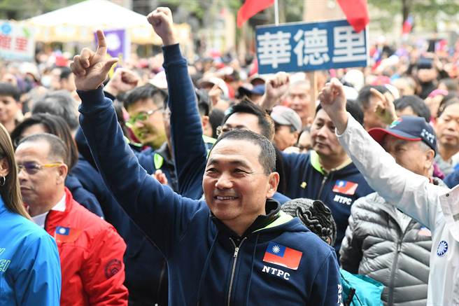 新北市每年在市民广场举办的万人元旦升旗典礼，今年不开放一般民眾参加，改以线上直播方式与民互动。（新北市民政局提供／许哲瑗新北传真）