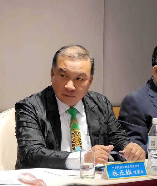 解决高房价，中华民国不动产联盟总会理事长林正雄认为应做下列三件事，包括解决工料双涨问题、开放引较外劳、房地合一税退场。（王莫昀摄）