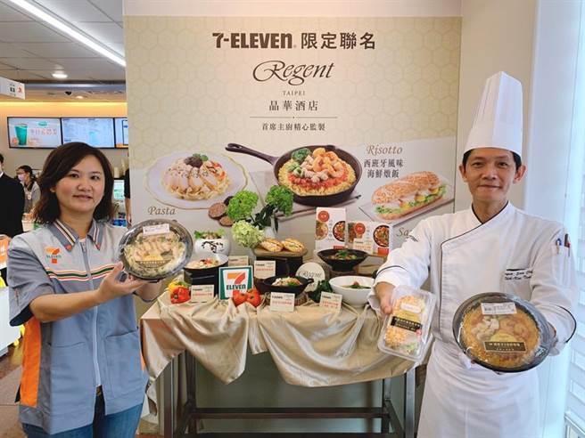 （7-ELEVEN宣布攜手國際五星級晶華酒店合作，推出「晶華松露烤雞義大利麵」、「晶華西班牙風味海鮮燉飯」、「晶華凱薩風味雞肉起司堡」三款聯名鮮食。圖／業者提供）

