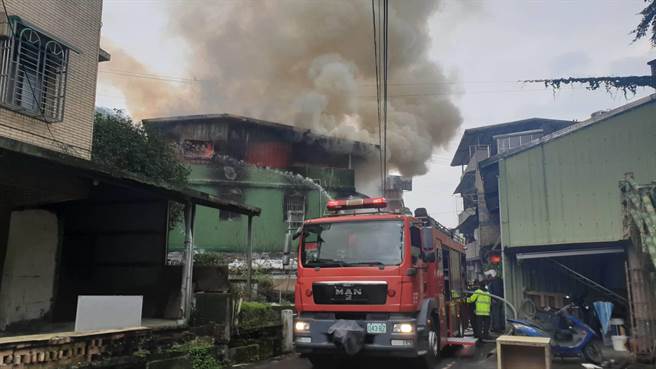 基隆市信義區月眉路發生火警，無人傷亡。（翻攝照片／陳彩玲基隆傳真）