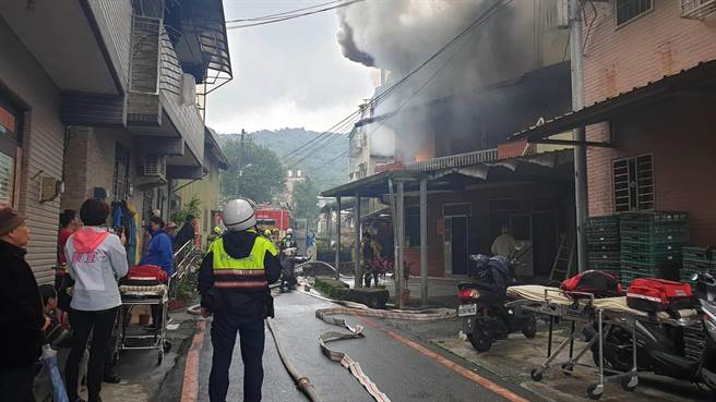 基隆市信義區月眉路發生火警，無人傷亡。（翻攝照片／陳彩玲基隆傳真）