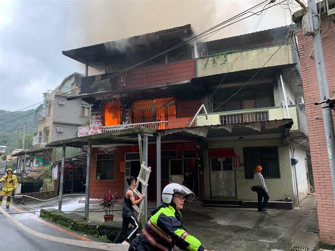 基隆市信義區月眉路發生火警，無人傷亡。（翻攝照片／陳彩玲基隆傳真）