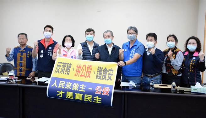 屏县议会国民党团反莱猪，拚公投最后一道防线。(林和生摄)