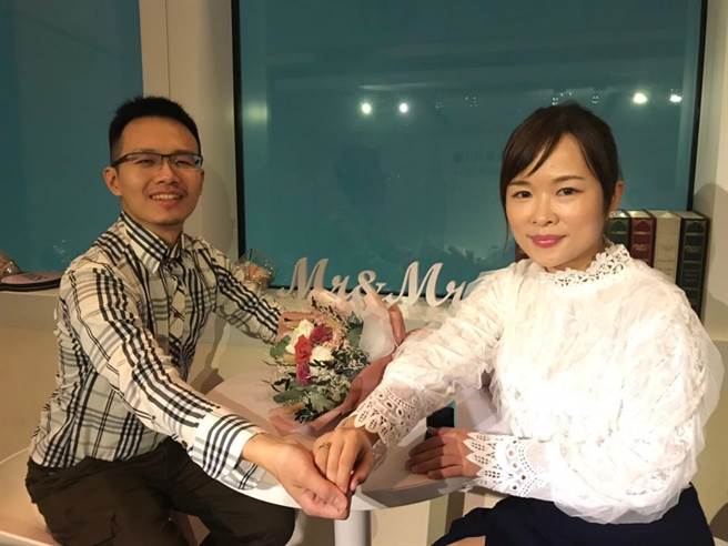 台北101本月推出免費上101樓，統計1日至27日吸引3.3萬人造訪，其中還有約20對情侶求婚成功。（台北101提供）