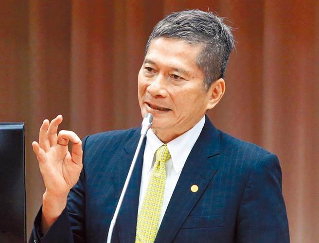 大陆出版品在台发行必须先送审，引发争议。对此，文化部长李永得28日接受媒体採访时表示，文化部正在准备修法，将来中国共产党与解放军的出版品，要进入台湾需要获得许可，因为那是宣传品而不是书籍，如果是民间个人或协会出版品，就不用审查。（本报资料照片）