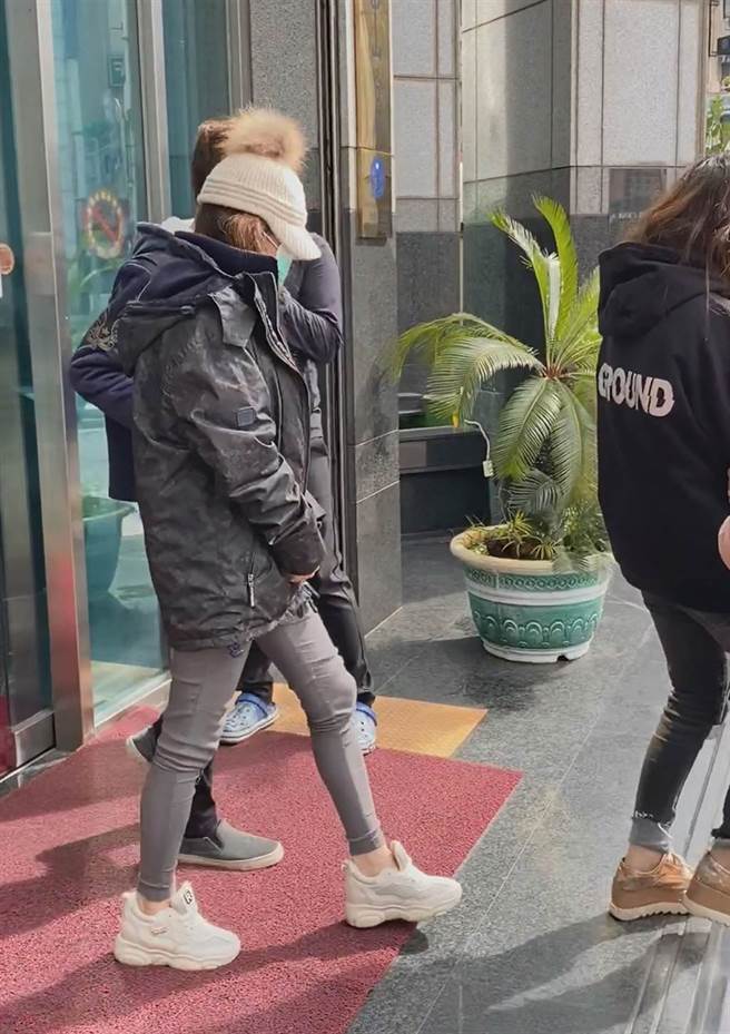 以吕男为首的感情诈骗集团，吸收剥皮酒店公关小姐当车手，其中17名公关皆20多岁年轻貌美，让被害人不可自拔。（电信侦查大队侦二队提供／黄国峰台中传真）