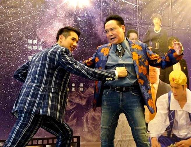 孟飛在新片《頭等艙的情人》飾演大反派，和兒子孟翔首度同框飆戲。(照片/游定剛 拍攝)