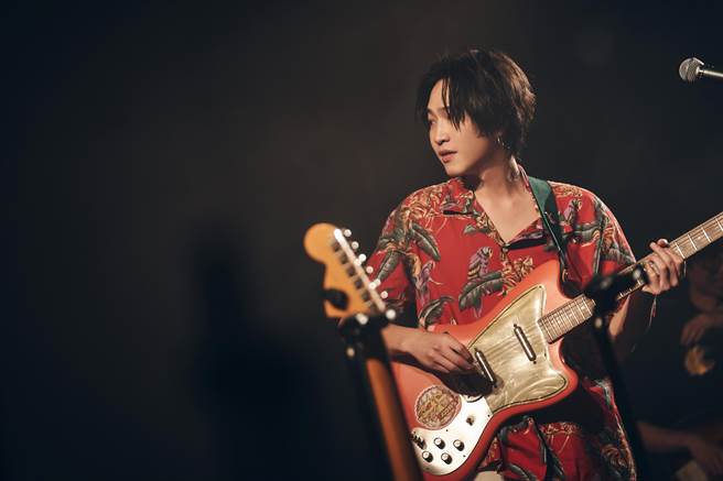 许含光昨在台北华山Legacy开唱。（好多音乐提供）