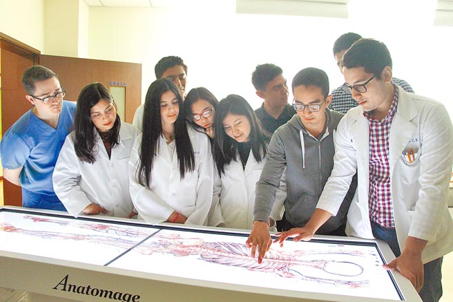 看好AI×智慧醫學大未來，義守大學鼓勵師生跨域創新，競逐全球。（義守大學提供／林雅惠高雄傳真）