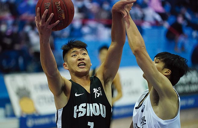 义守邱子轩（左）进帐17分、6篮板。（大专体总提供）