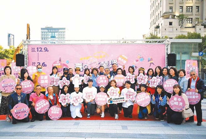 包括糕餅、運動、美容及百貨、客家、警察等各領域女麗代表齊聚，一同為首屆「台中女麗購」活動宣傳。（中市府提供／林欣儀台中傳真）