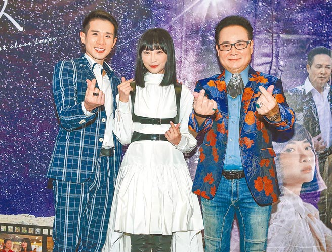 孟翔（左）告白黎晏孜，连老爸孟飞（右）都觉得他们很登对。（粘耿豪摄）