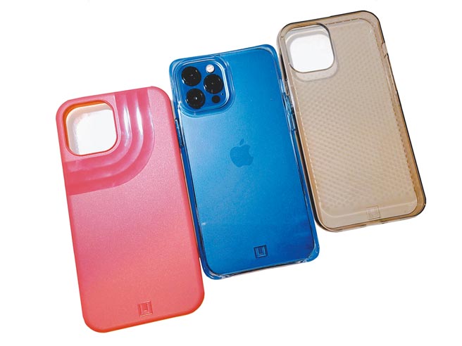 UAG今年推出专为女性设计的U系列防摔壳，比过去阳刚的外型相比，握感更薄，顏色也更柔和，定价1080元起。（石欣蒨摄）