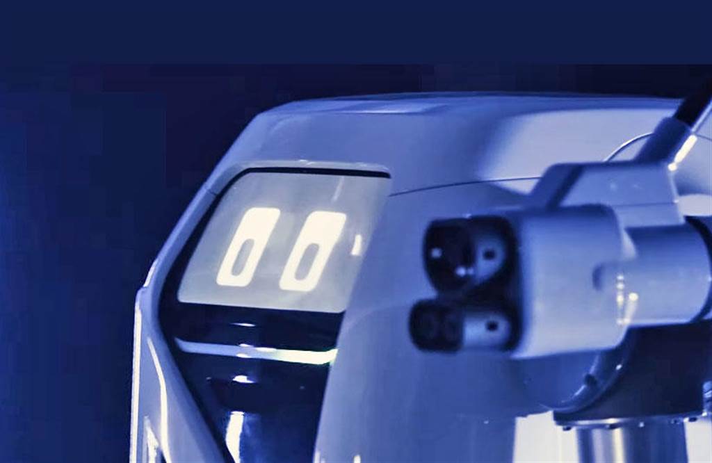 福斯打造智慧充電機器人：你只需要停好車，機器人自動過去插電幫你充