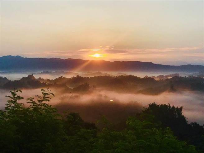 台南市左镇二寮日出美景。（本报资料照片） 
