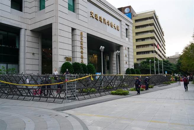 田姓男子噴漆抗議NCC決議不予中天新聞台換照，被依妨害公務等罪起訴。（本報資料照片）