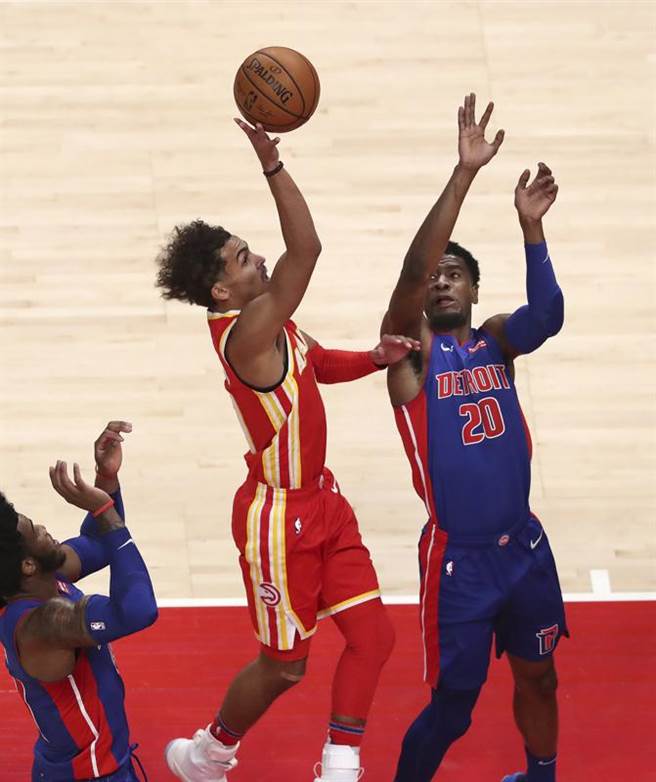 崔楊砍進全場最高29分，幫助老鷹輕取活塞，拿下開季3連勝。(美聯社)