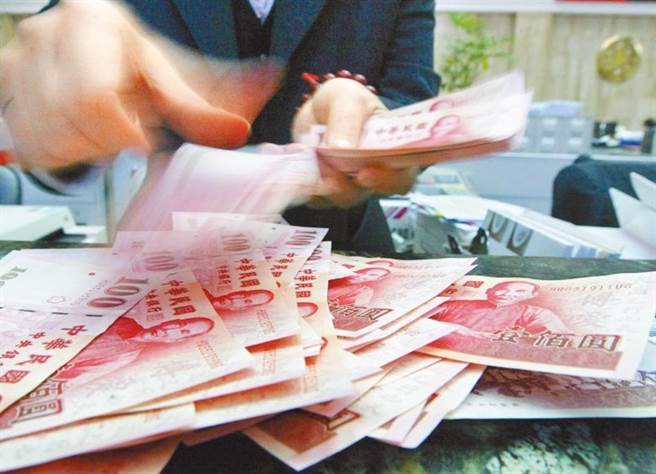 台币天天有惊吓，盘中又飙逾4角，眼看28元就升快破了。（资料照）