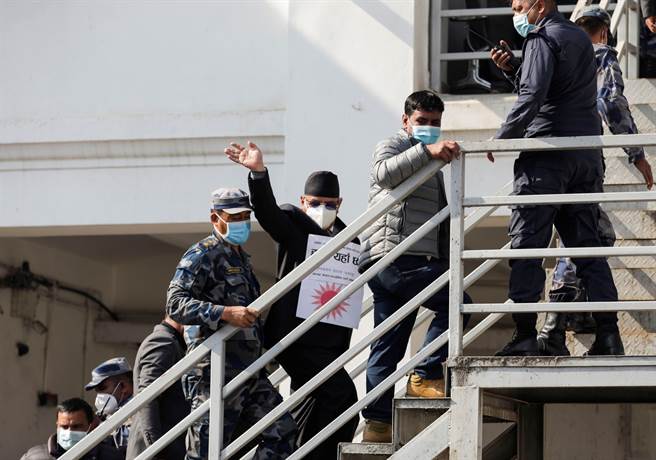 尼泊尔内斗 中共小组与尼共派系领袖会面。(图/路透)