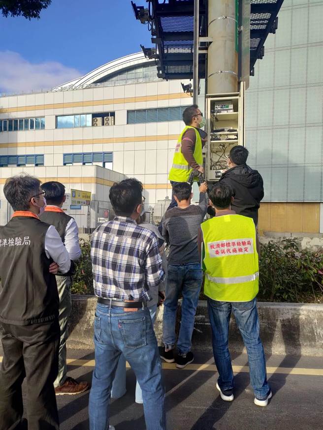 新北市交通大队今（29日）表示，新北市区间平均速率执法设备率先通过国家检测，为维护市民交通安全将持续执法、扩大办理。（新北市交大提供）