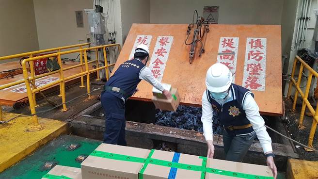 新北市警察局今（29日）上午將查扣第三、四級毒品共222.6公斤，送往新北市新店垃圾焚化廠進行銷燬。（新北市刑大提供）